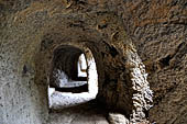 Tivoli, villa Gregoriana. il percorso Miollis scavato nella roccia in epoca napoleonica.